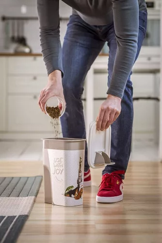 Rotho Flo "use with joy" műanyag táptartó 4.1 L - állatmintás
