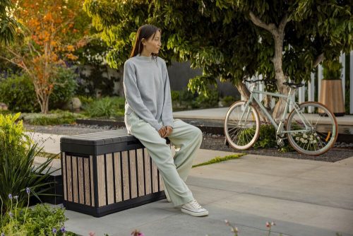 Keter KENTWOOD kerti tároló box – 190 L, ülhető párnatartó, ashwood